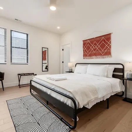 Luxury Escape 4Br 3 Bath Oasis In Historic Old Town Apartment